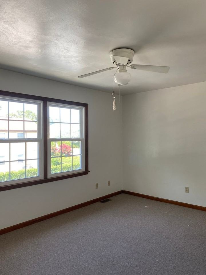4807 Bay Winds Ct - Photo 6 of 10