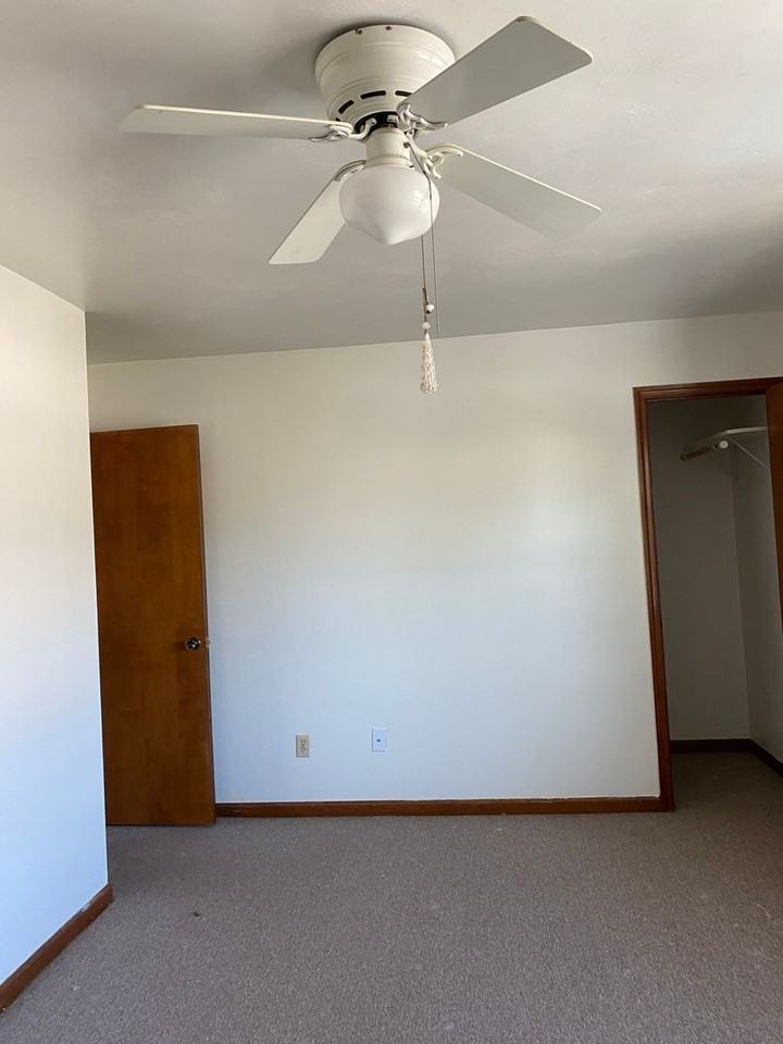4807 Bay Winds Ct - Photo 7 of 10