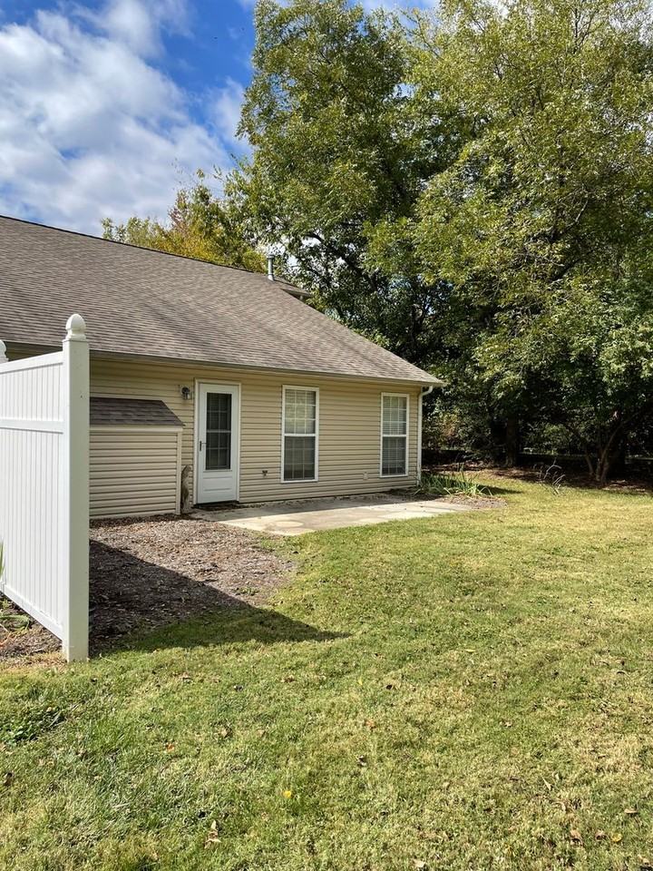 202 Concord Rd - Photo 3 of 14