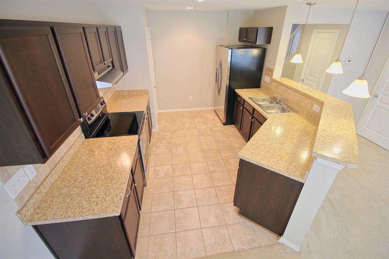 705 Keystone Park Dr - Photo 3 of 16