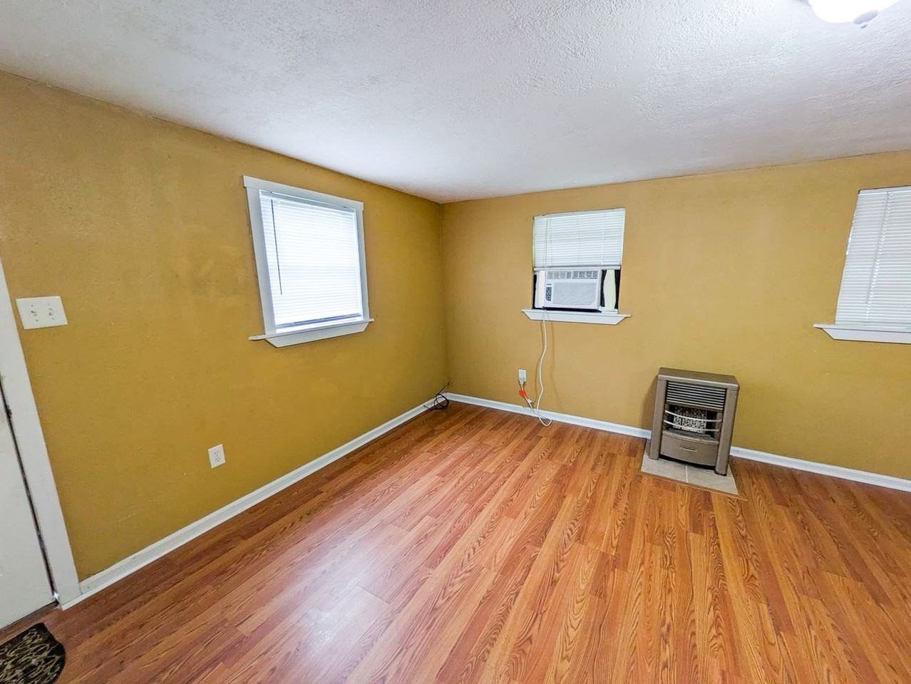 2619 2nd Ave - Photo 2 of 10