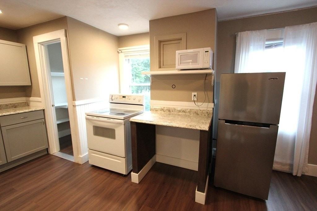98 Plain St #C - Photo 5 of 20