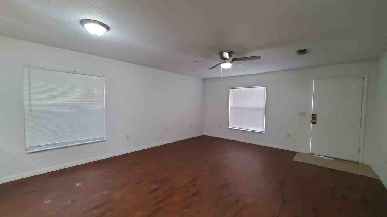 702 E Madison St - Photo 4 of 14