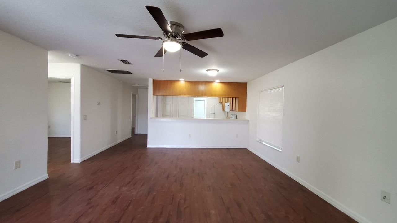 702 E Madison St - Photo 5 of 14