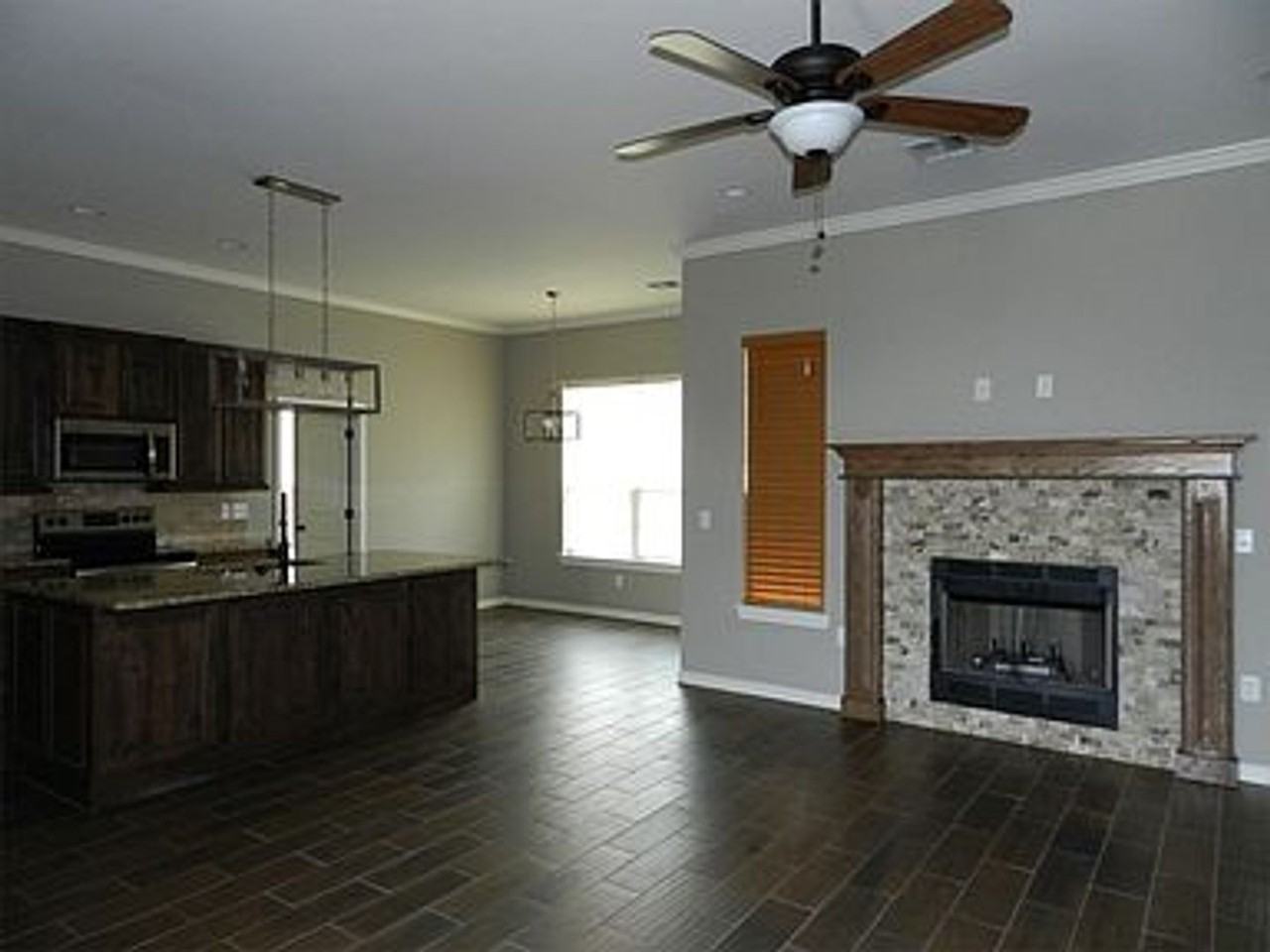 407 N Mountain Meadow Dr - Photo 2 of 12