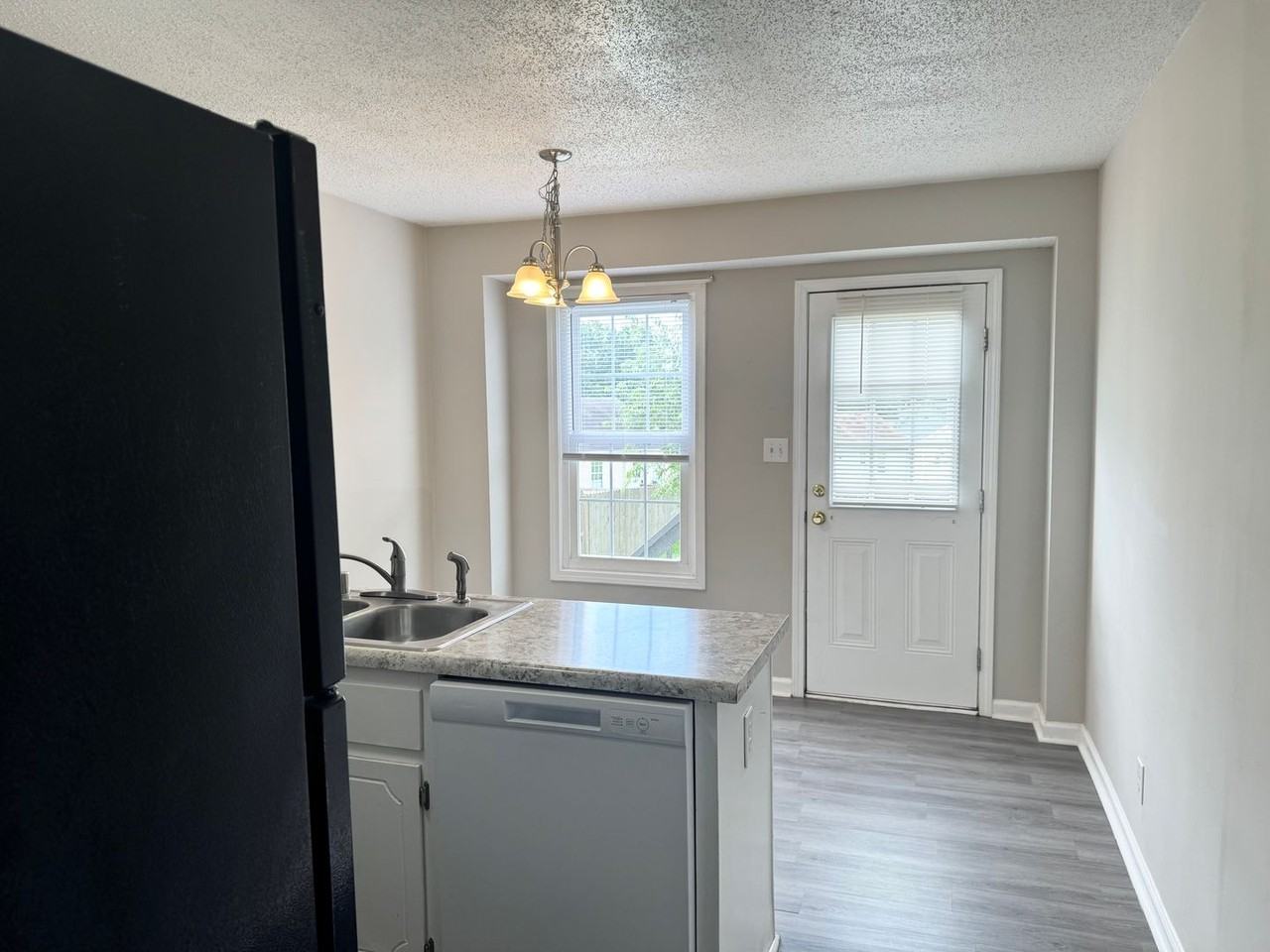 1200 Carol Dr - Photo 5 of 21