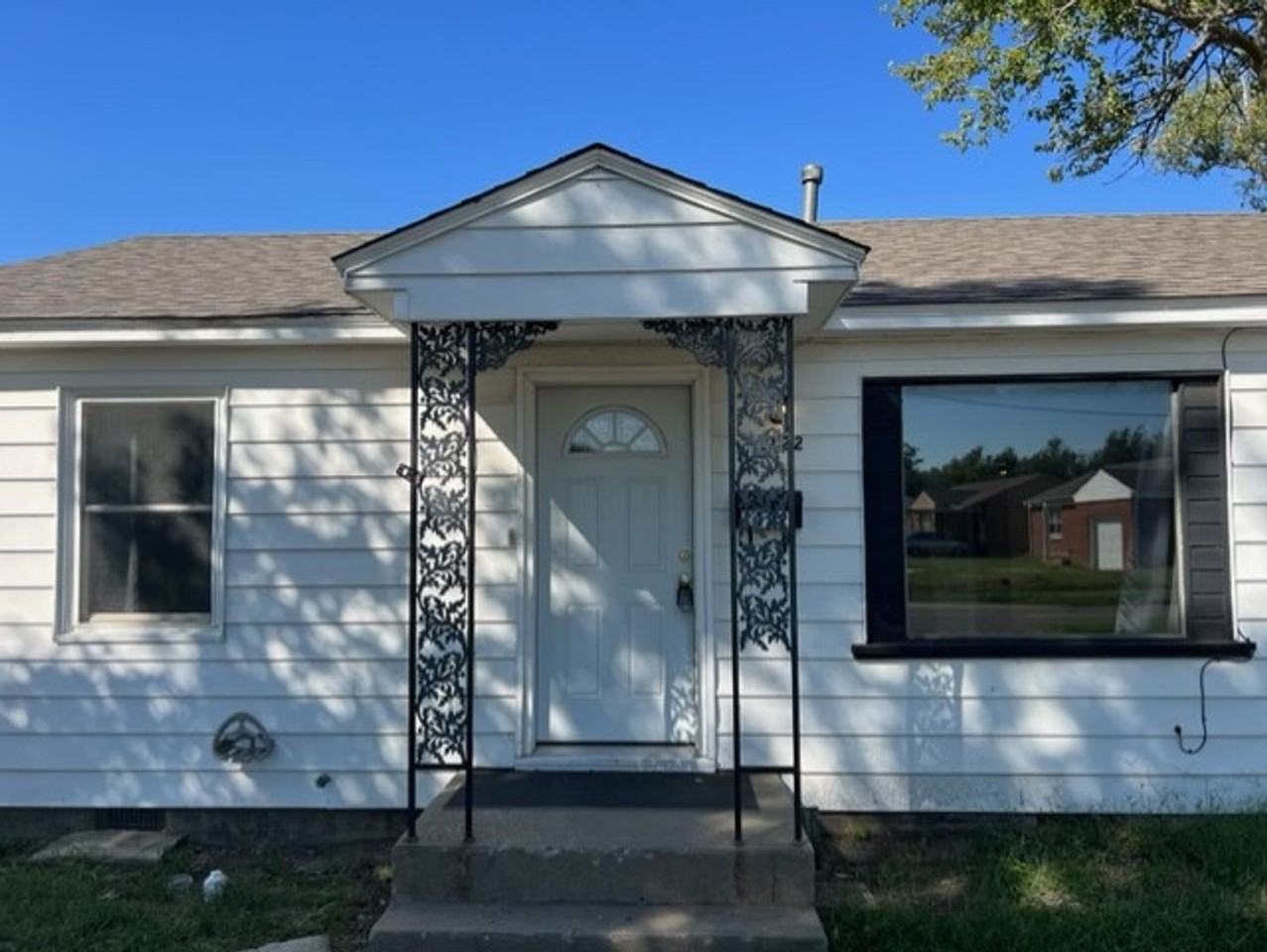 1122 N Flood Ave - Photo 3 of 21