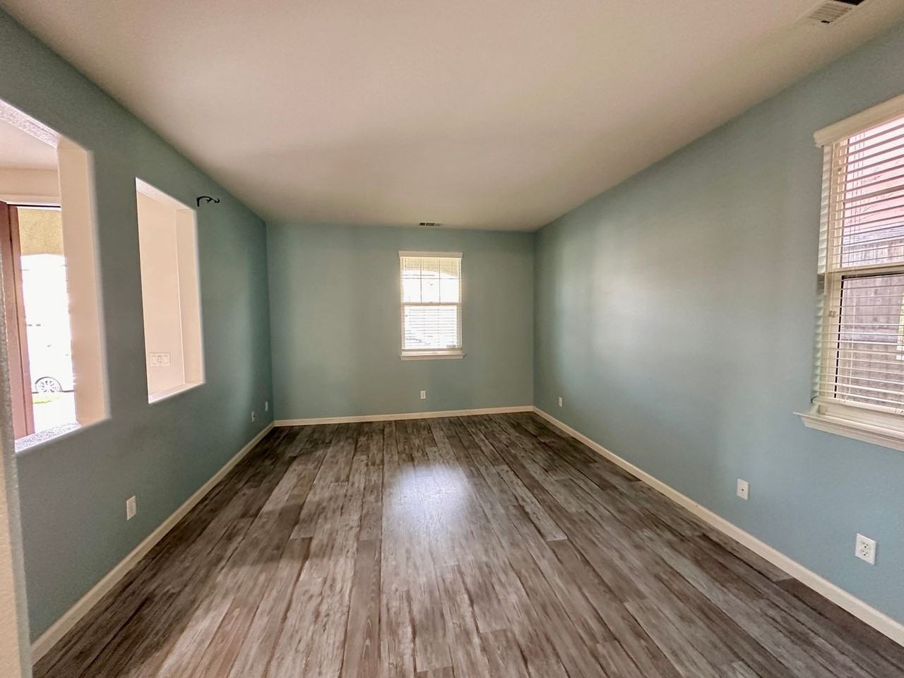11507 Piona Ln - Photo 4 of 32