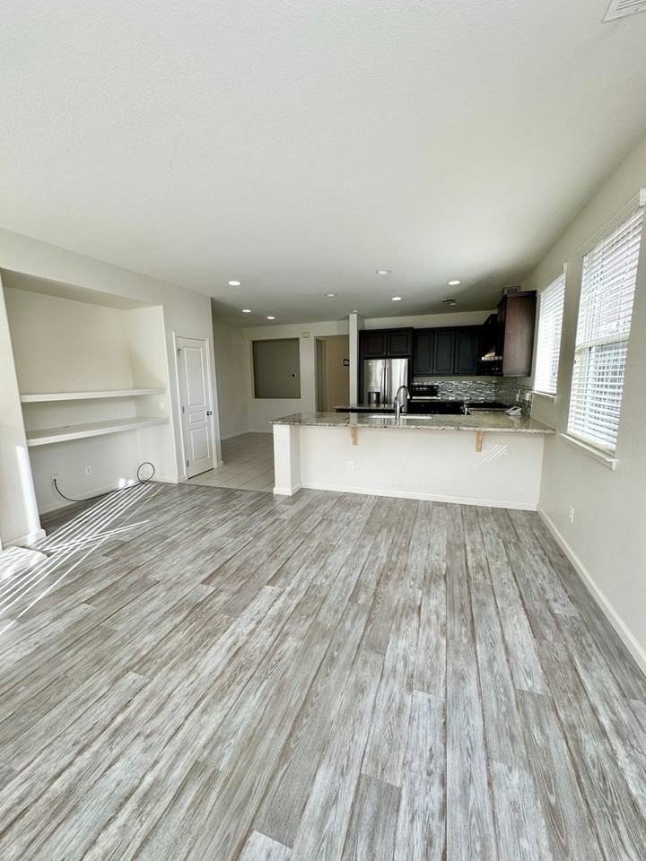 11507 Piona Ln - Photo 5 of 32