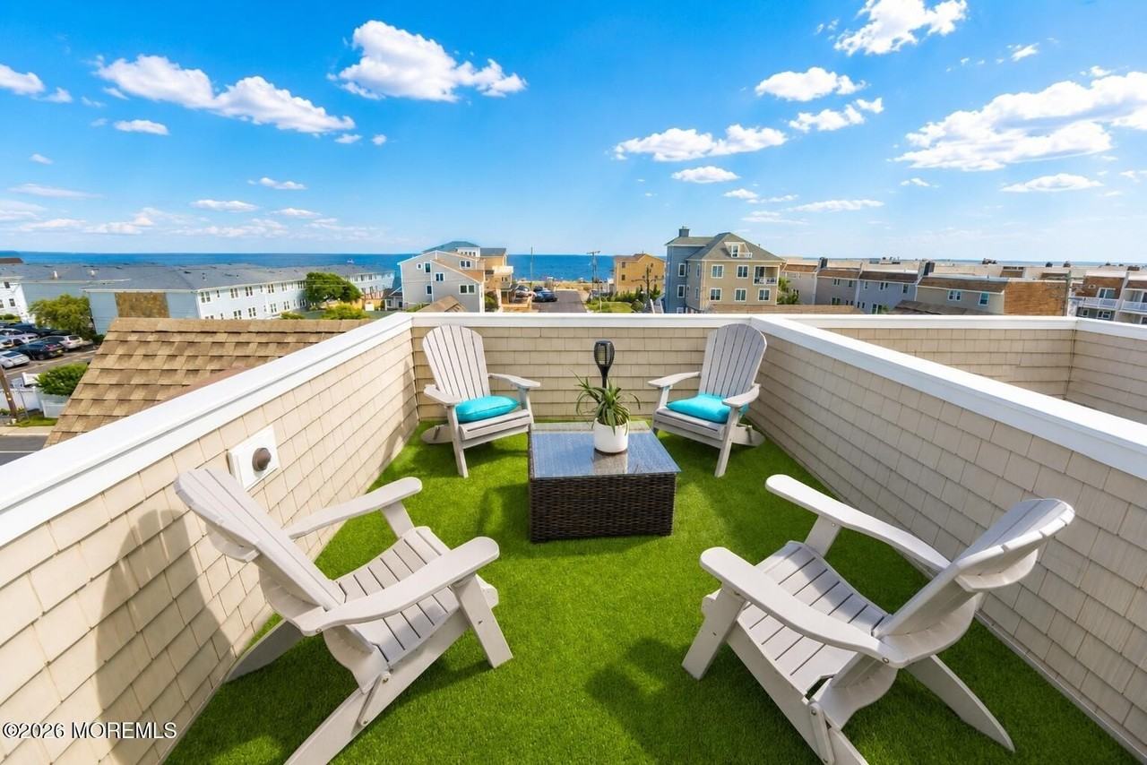 1246 Ocean Ave #B - Photo 3 of 23