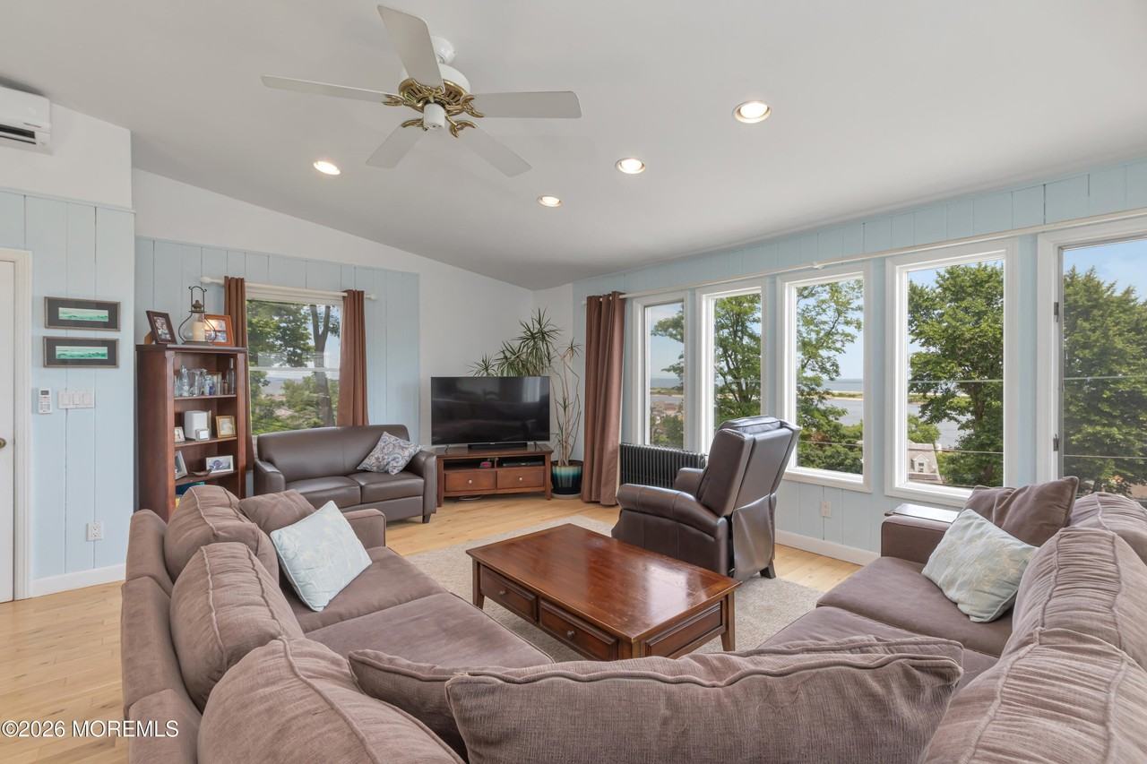 1 Light House Rd - Photo 4 of 50