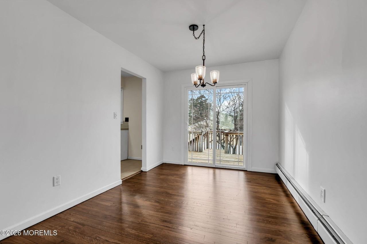 613 Champlain St - Photo 6 of 24