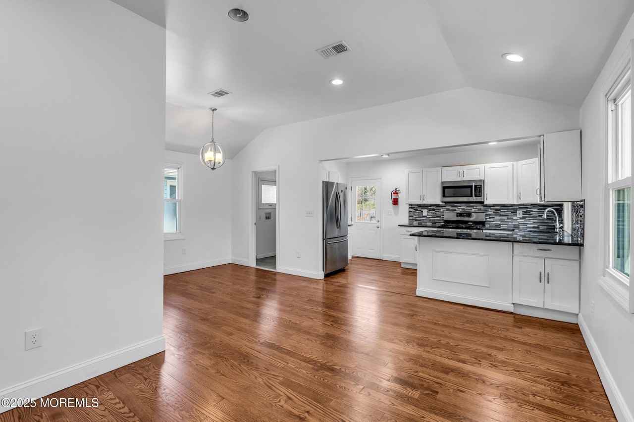351 Hulse Ave - Photo 3 of 17