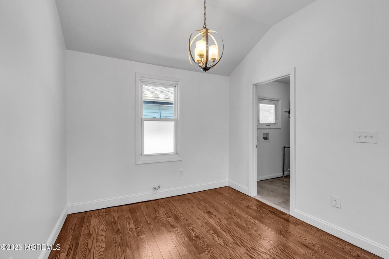 351 Hulse Ave - Photo 5 of 17