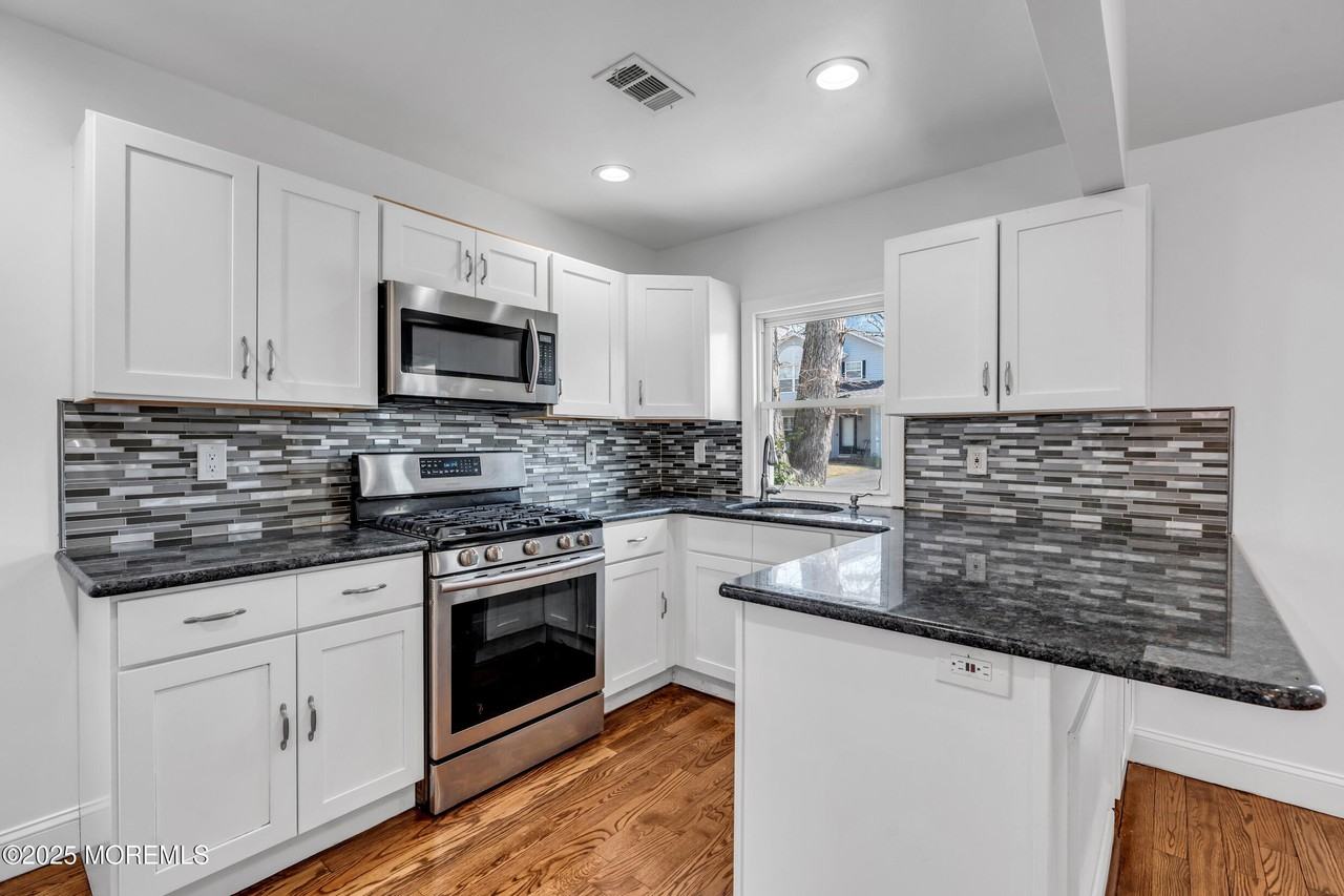 351 Hulse Ave - Photo 7 of 17