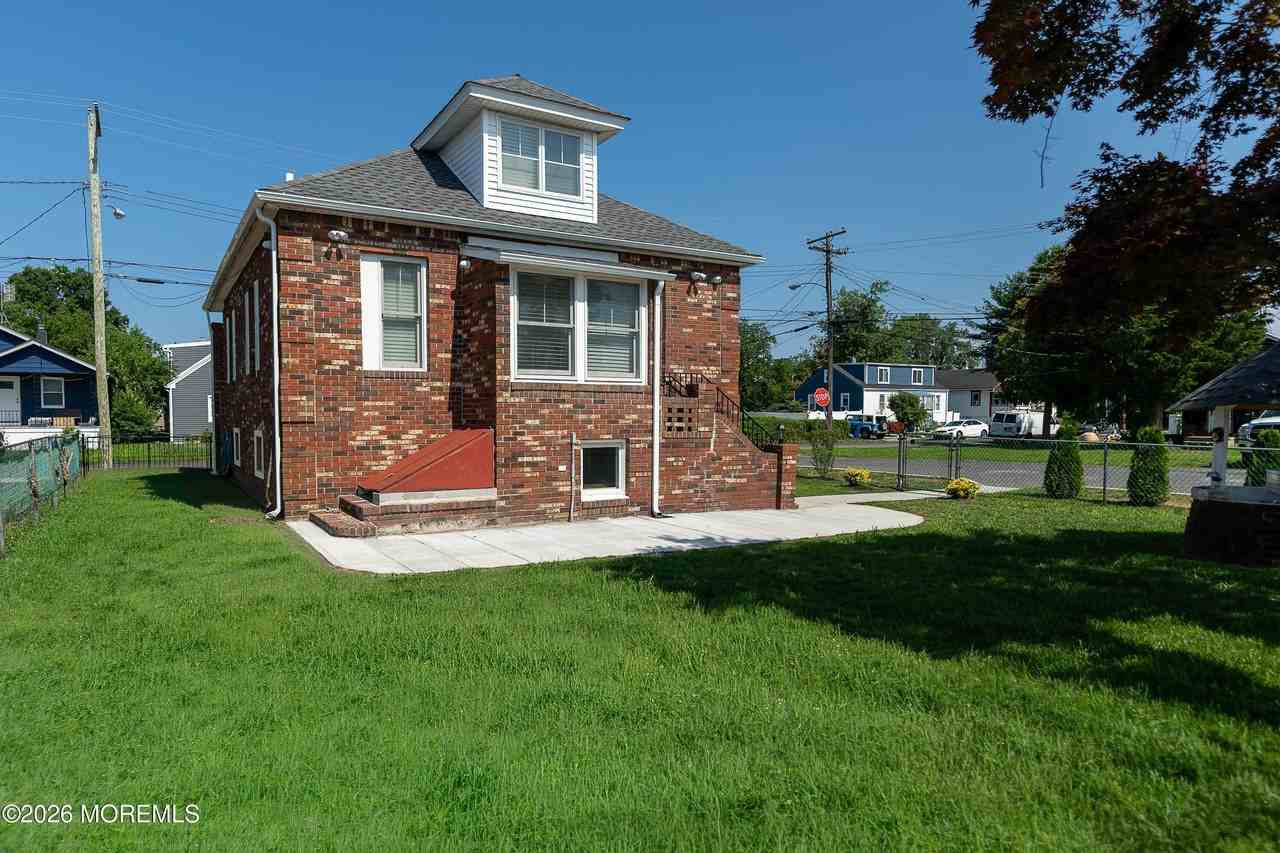 13 Fisher Ave - Photo 3 of 24
