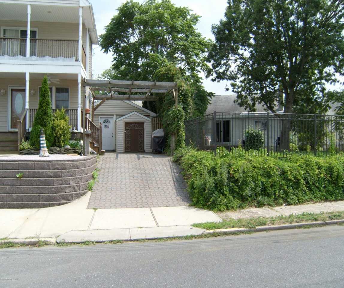 327 New Bedford Rd