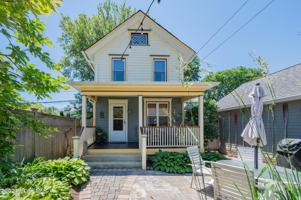 featured image of 1104 1/2 5th Ave