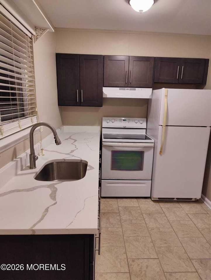 215 Washington St #34 - Photo 4 of 10