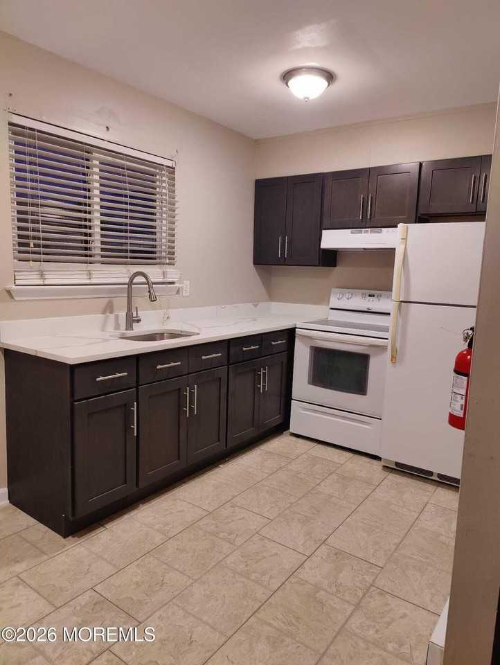 215 Washington St #34 - Photo 5 of 10