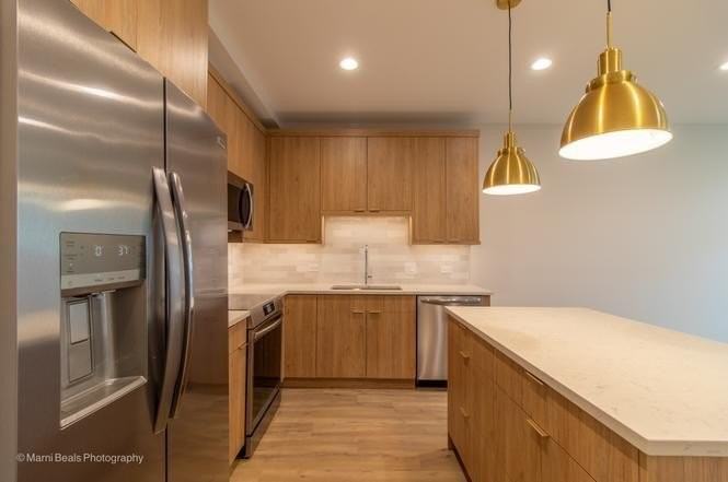 507 E 60th St - Photo 4 of 11