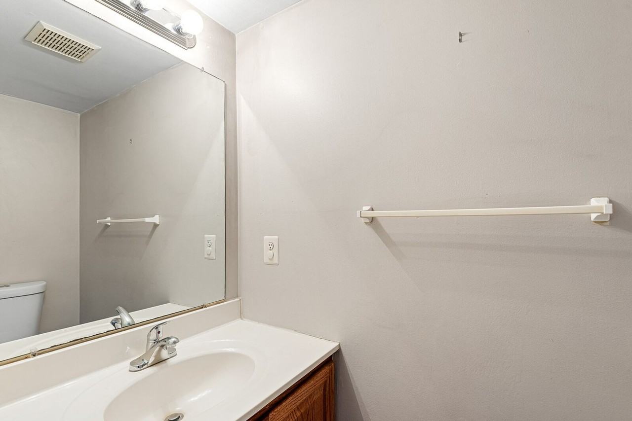 133 Creekside Ct - Photo 3 of 20