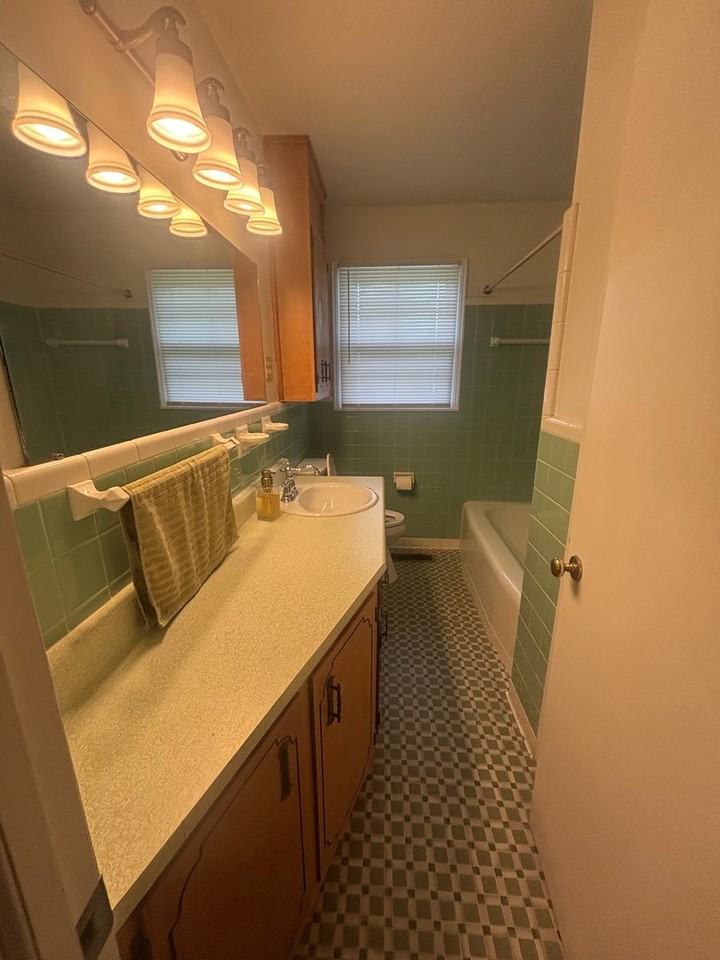 1805 Stevens Dr Ne - Photo 4 of 10