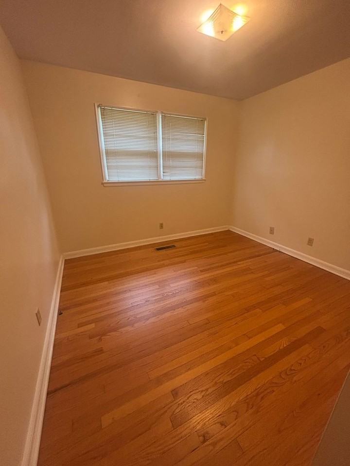1805 Stevens Dr Ne - Photo 6 of 10