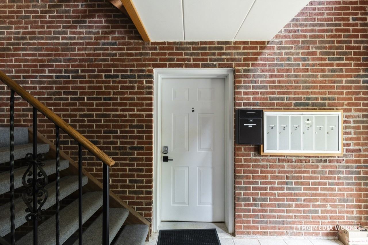 616 E 5th Ave #101 - Photo 3 of 31