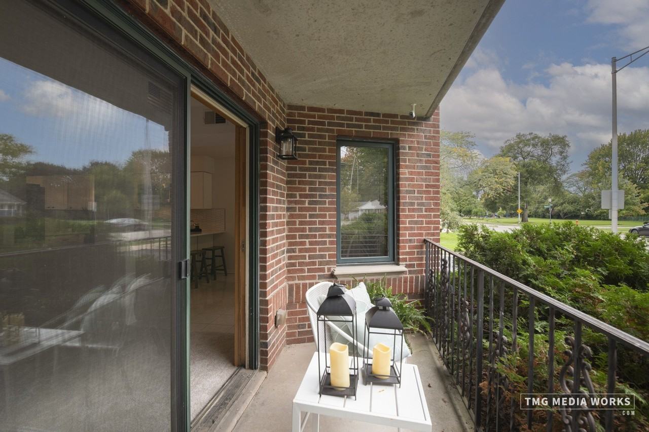 616 E 5th Ave #101 - Photo 4 of 31