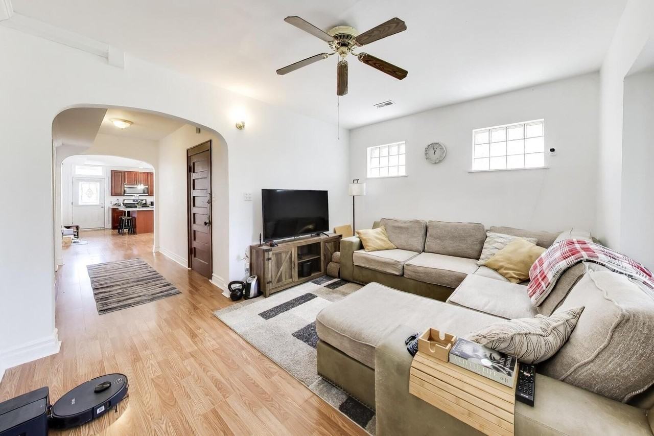 3435 N Harding Ave #2 - Photo 3 of 24