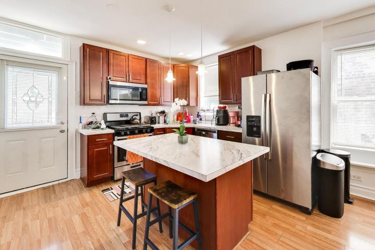 3435 N Harding Ave #2 - Photo 5 of 24