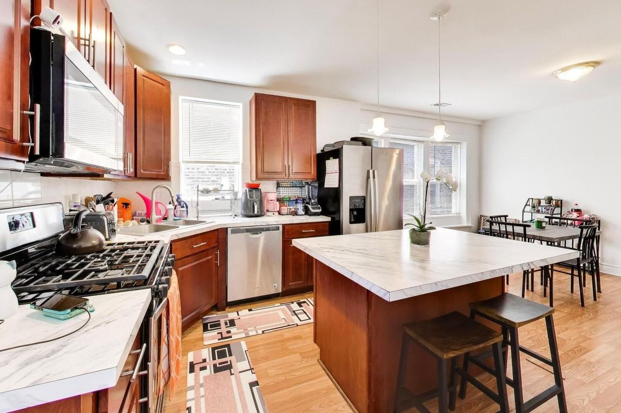 3435 N Harding Ave #2 - Photo 7 of 24
