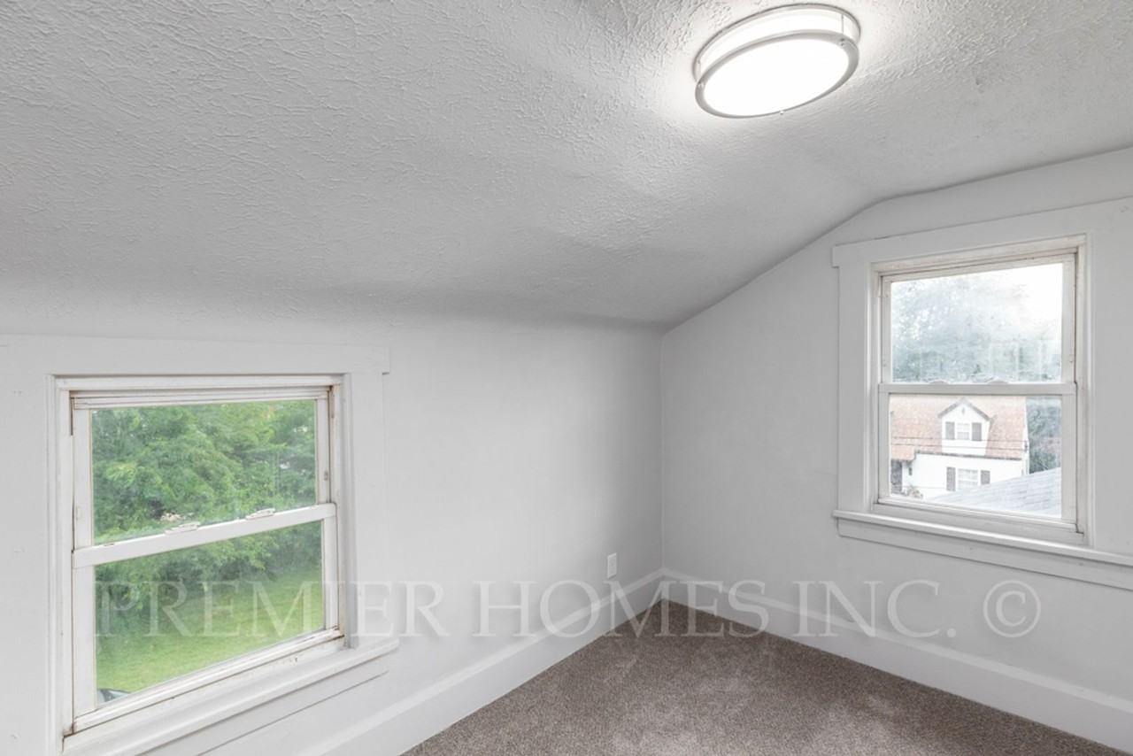 344 Fenton Ave Ne - Photo 2 of 22
