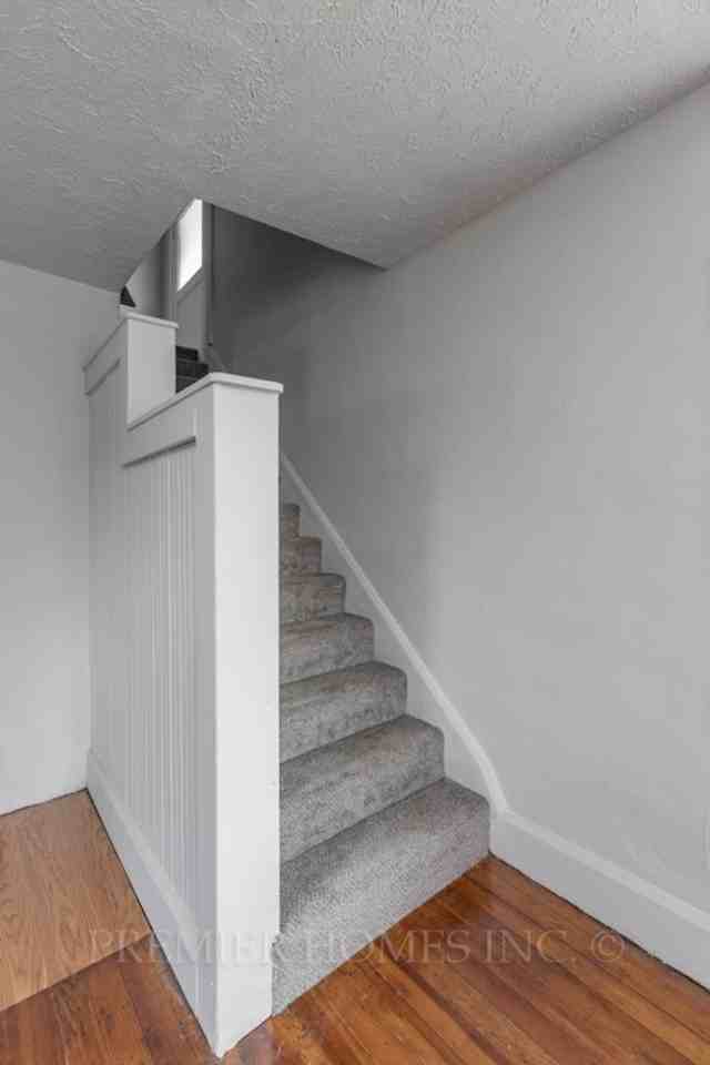 344 Fenton Ave Ne - Photo 3 of 22