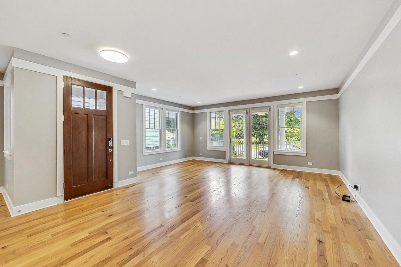 8101 Floral Ave - Photo 3 of 45