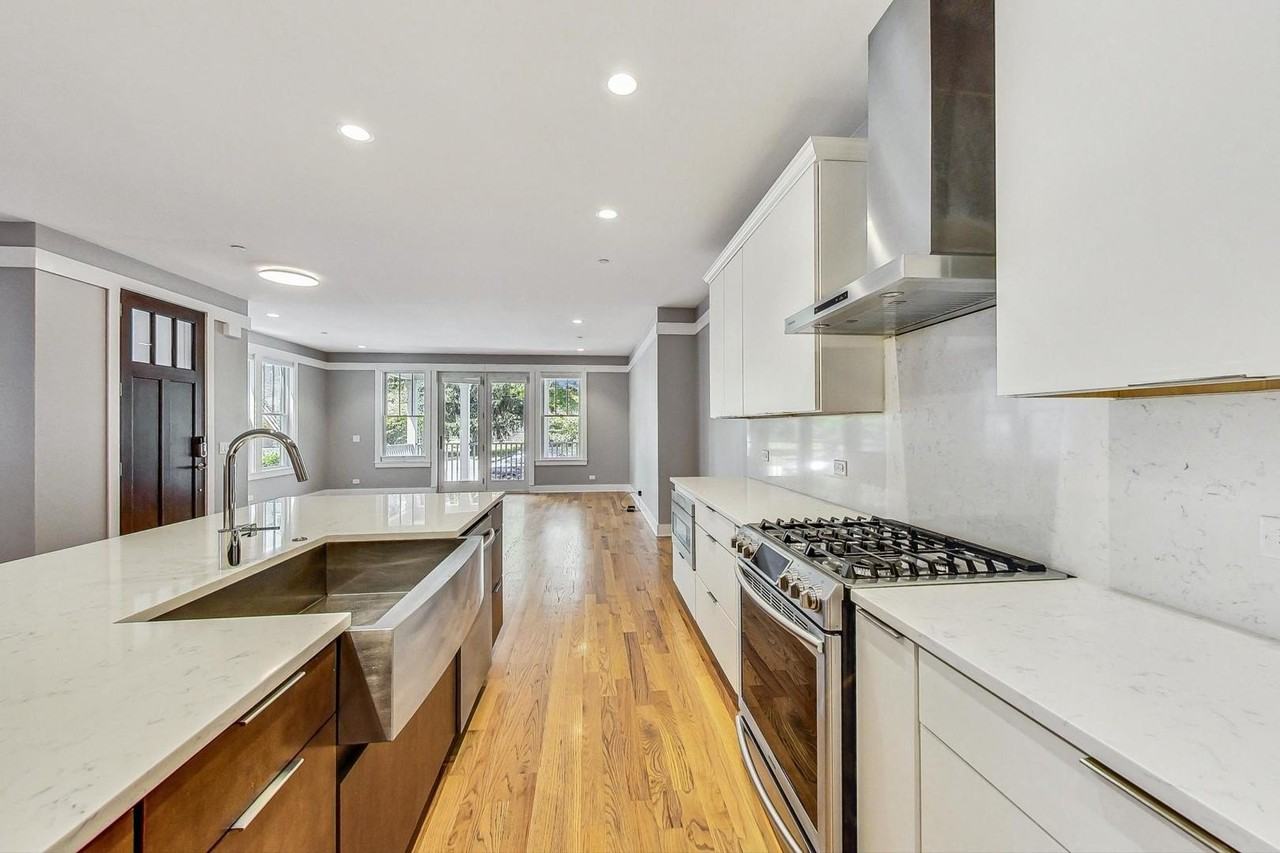 8101 Floral Ave - Photo 7 of 45