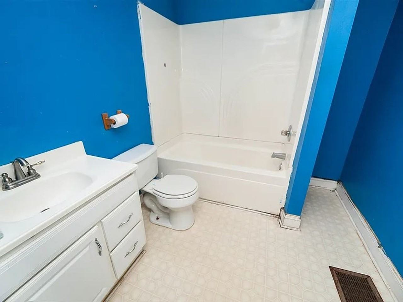801 N Liberty St - Photo 3 of 10