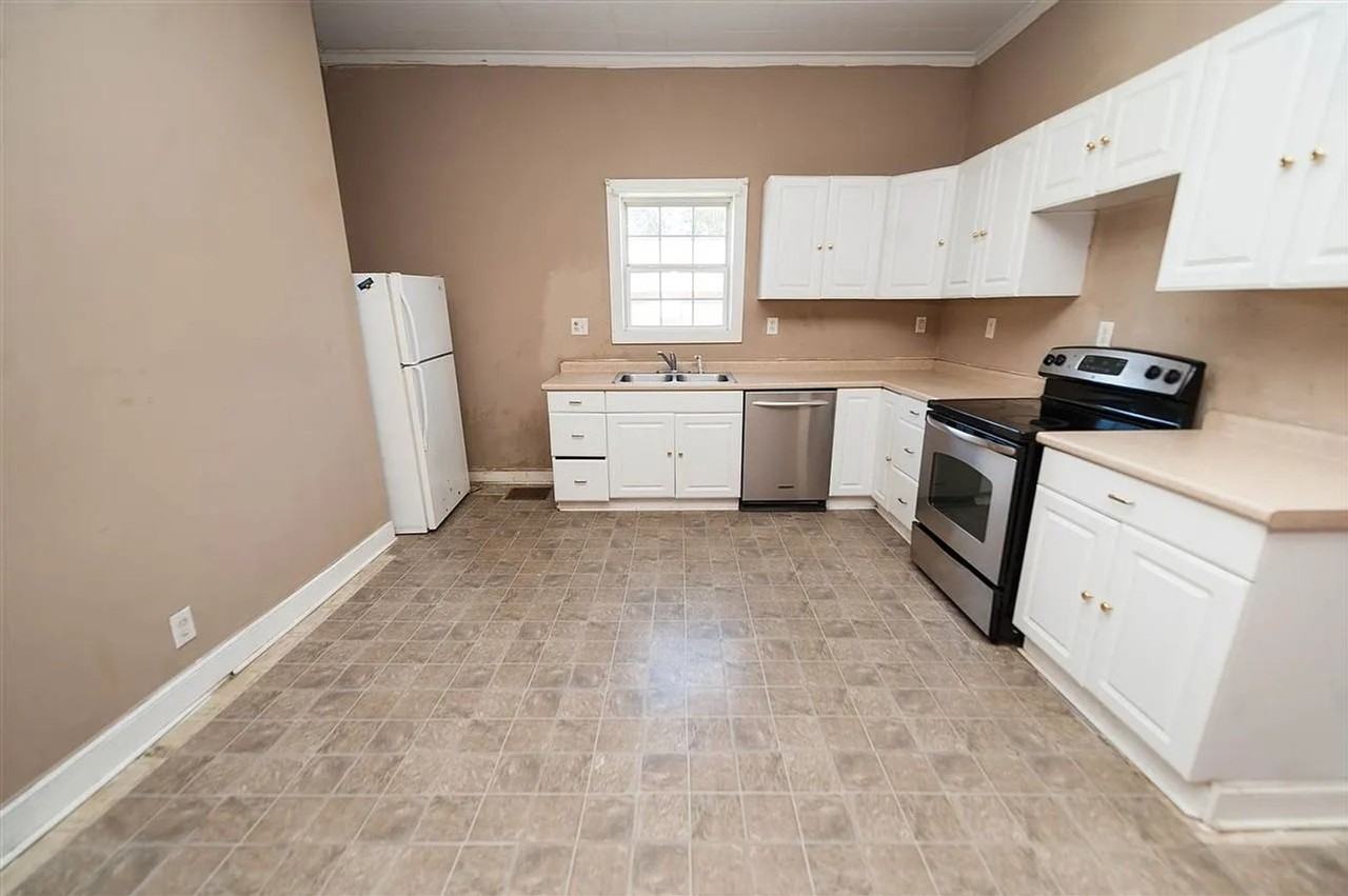 801 N Liberty St - Photo 5 of 10