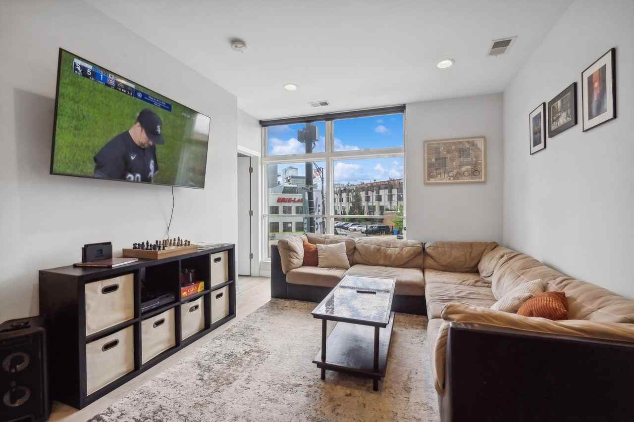 713 N Milwaukee Ave #403 - Photo 4 of 13