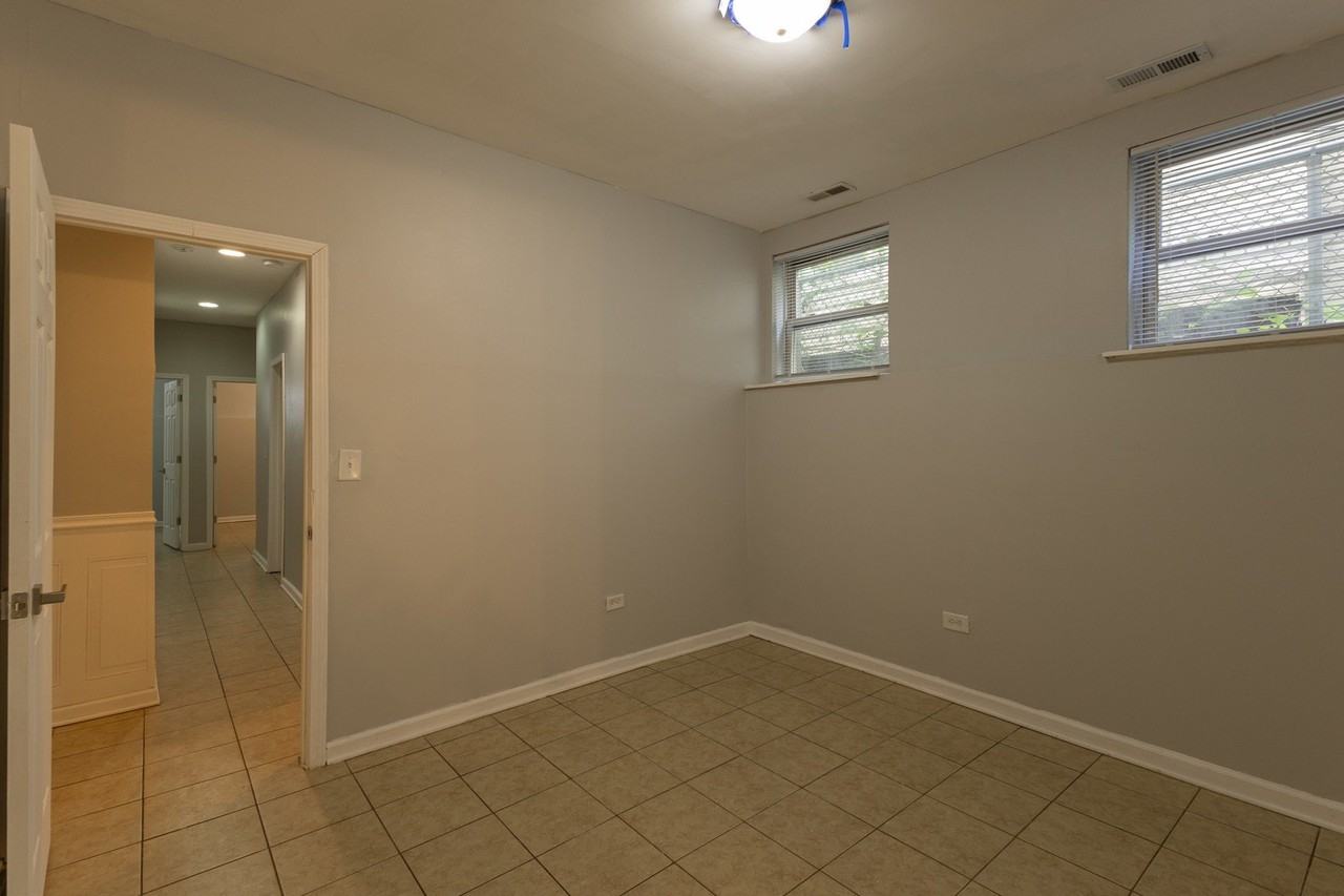 6667 S Michigan Ave #1 - Photo 5 of 13