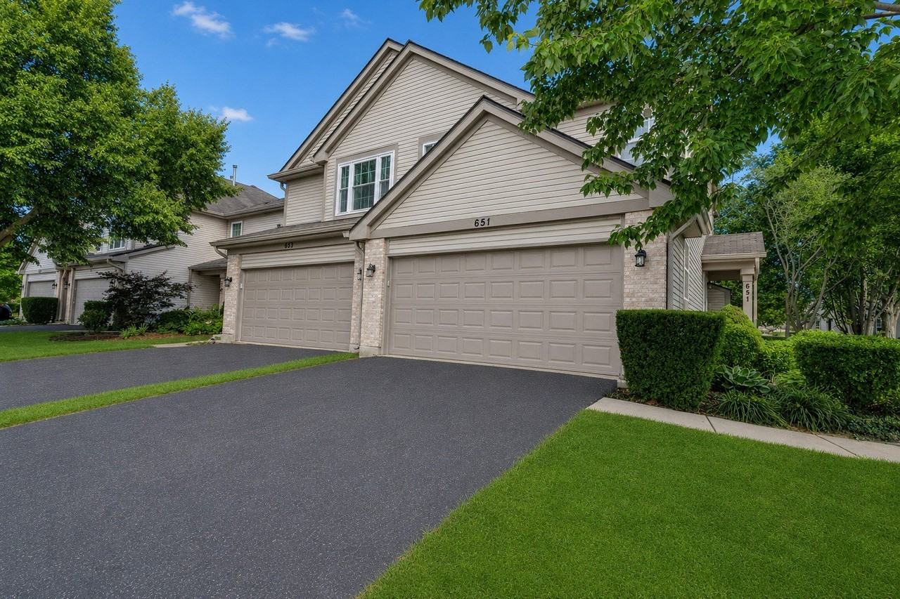 651 Lancaster Cir - Photo 2 of 38