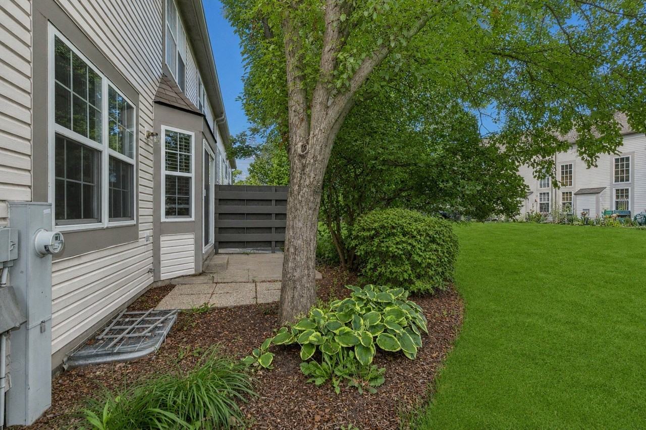 651 Lancaster Cir - Photo 5 of 38
