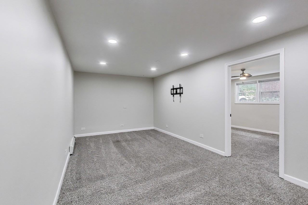 1086 N Northwest Hwy #G - Photo 3 of 14
