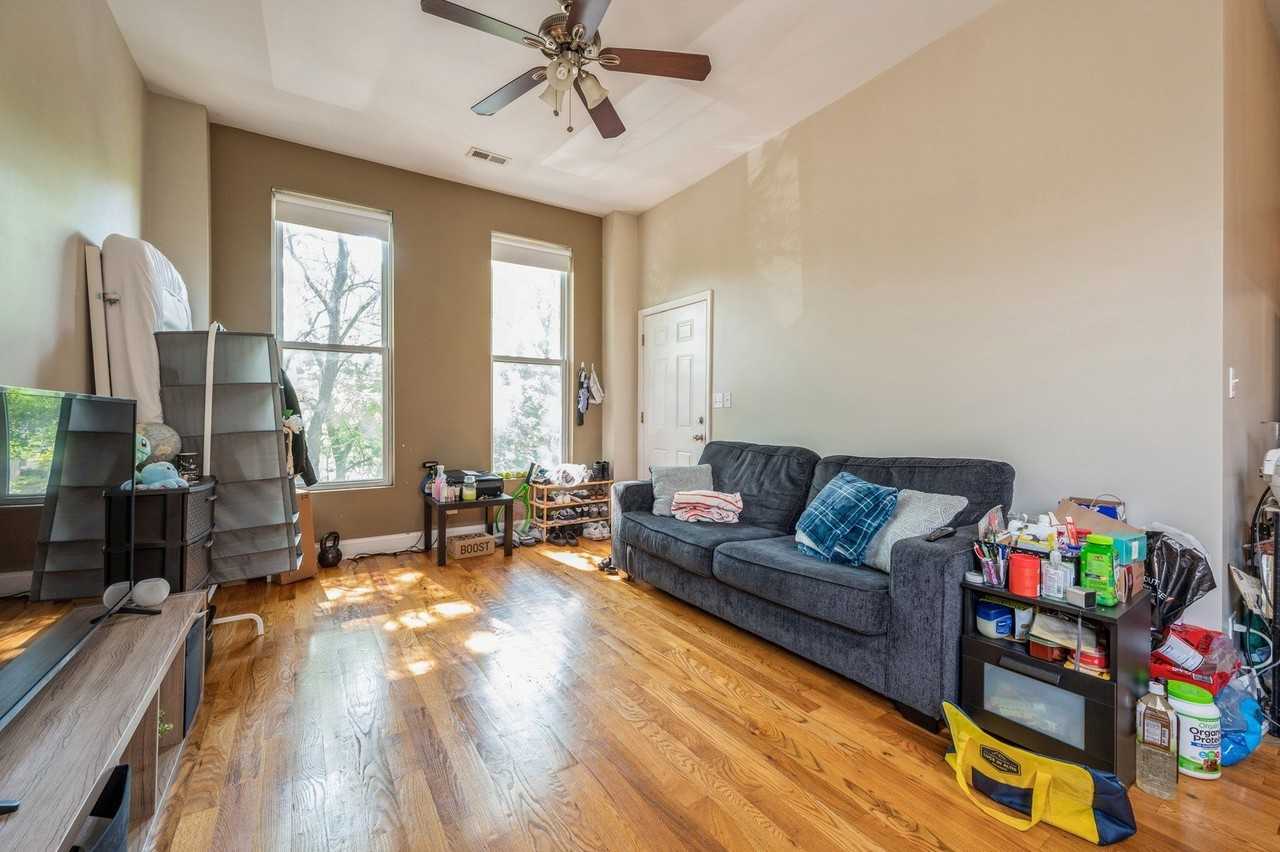921 S Oakley Blvd #2 - Photo 3 of 15