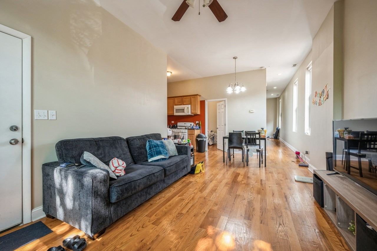 921 S Oakley Blvd #2 - Photo 4 of 15