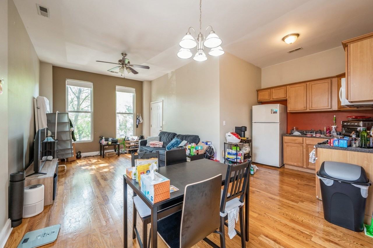 921 S Oakley Blvd #2 - Photo 5 of 15
