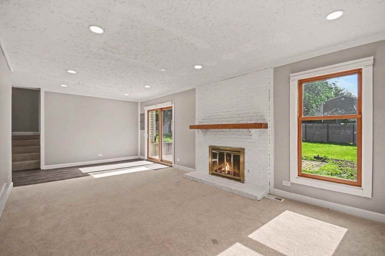 5195 Castaway Ln - Photo 5 of 29