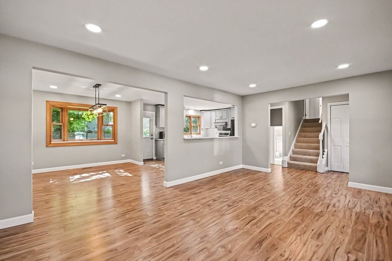5195 Castaway Ln - Photo 6 of 29