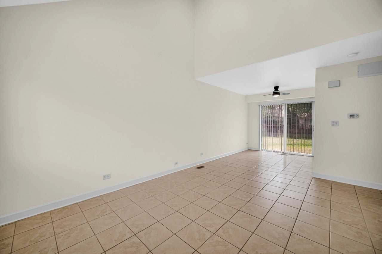 1807 Whitney Dr - Photo 4 of 25